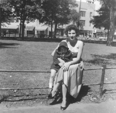Flora&MomStapleton1953sm.jpg